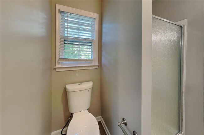 Building Photo - 122 Sherwood Forest Dr