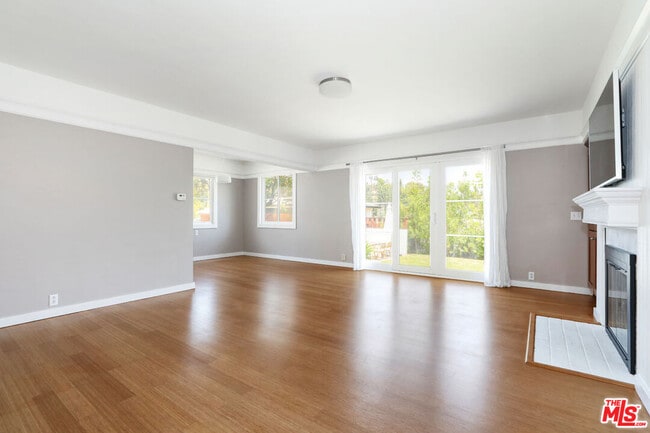 Building Photo - 150 Anita Dr