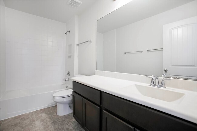 Building Photo - 166 Meadow Grove Dr