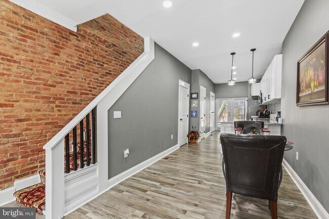 Building Photo - 1934 E Lafayette Ave