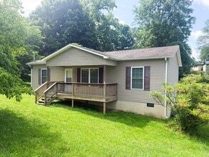 Building Photo - 3-Bedroom Home in Algood with Shaded Backyard