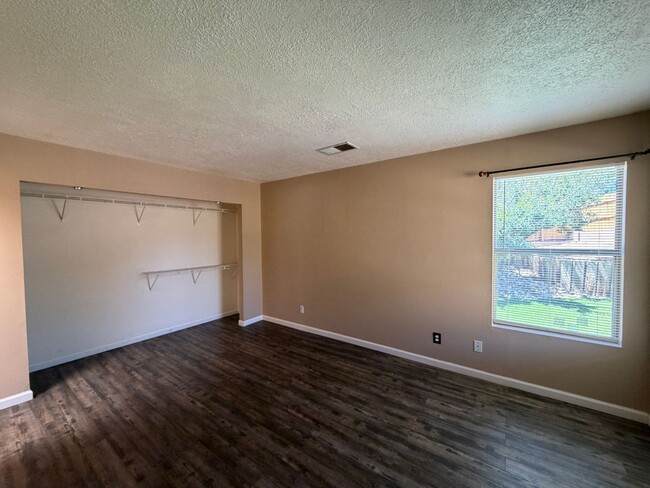 Building Photo - 2 Bedroom Single Story Home Available Near Unser Blvd NE & Northern Blvd NE in North Hills Rio Ra...
