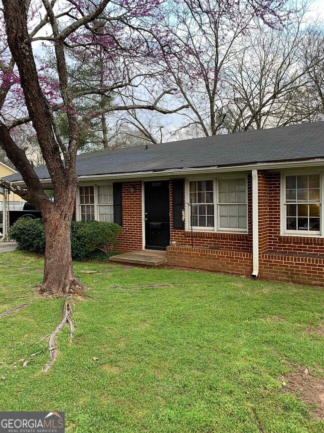 Building Photo - 2019 S Lumpkin St