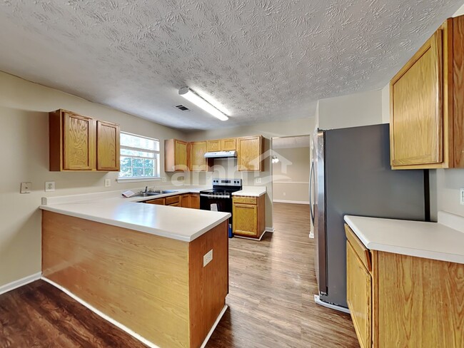 Building Photo - 1905 Barnett W Ct NE