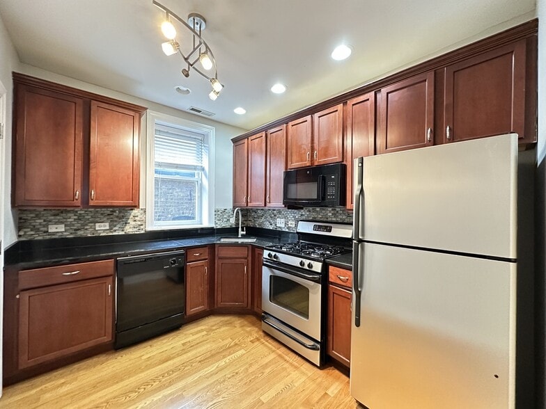 Building Photo - 3256 N Clifton Ave