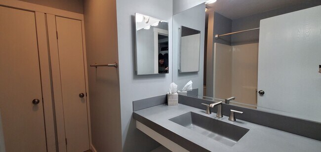 Building Photo - Beautifully Upgraded 1-Bedroom Condo in Downtown Traverse City