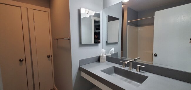 Building Photo - Beautifully Upgraded Condo w/ 1-Bedroom & Office in Downtown Traverse City