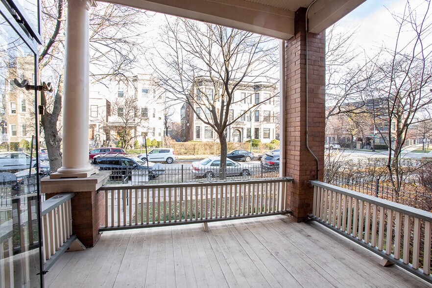 Porch - 1409 W Belle Plaine Ave