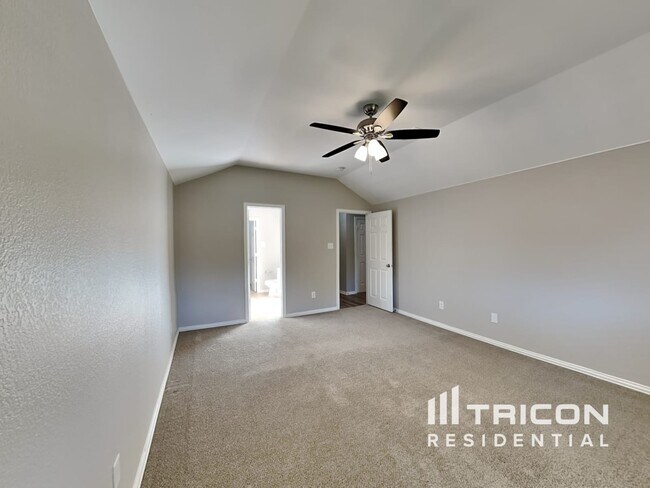 Building Photo - 523 Pinnacle Dr