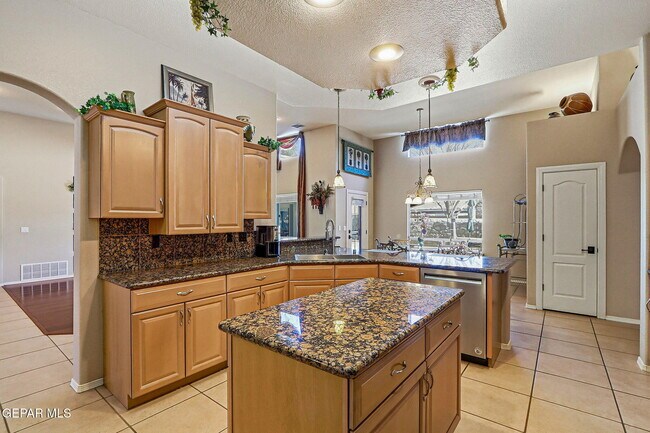 Building Photo - 312 Desert Garden Dr