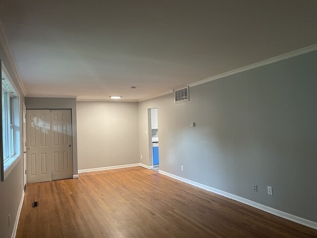 Building Photo - Beautifully renovated condo in Worthington...