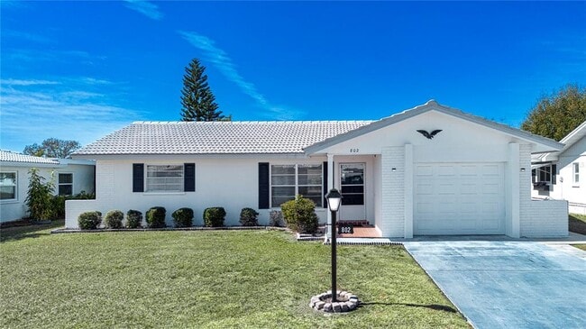 Building Photo - 802 Buttonwood Dr