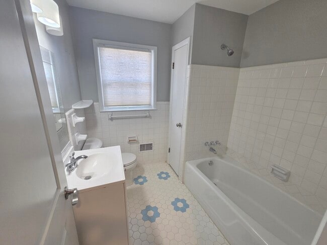 Building Photo - 4064 Cedar Knoll Dr