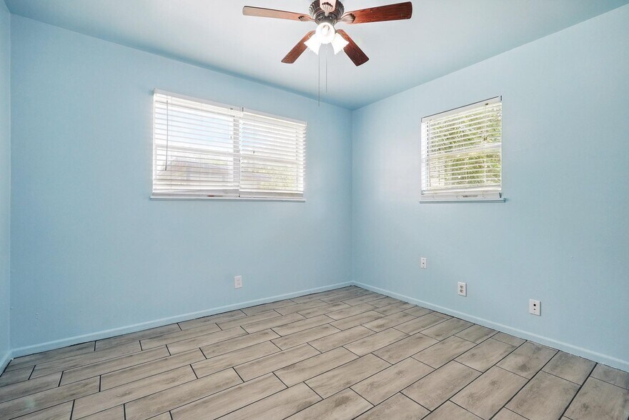 Building Photo - 2349 Marsalis Dr