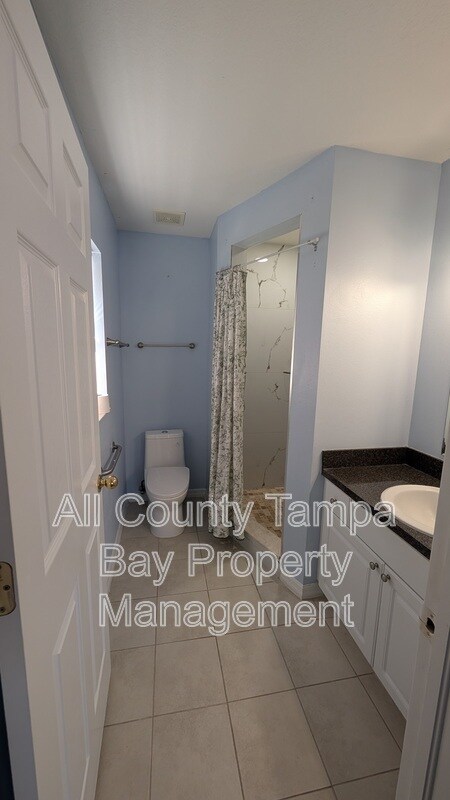 Building Photo - 1716 W Flora St