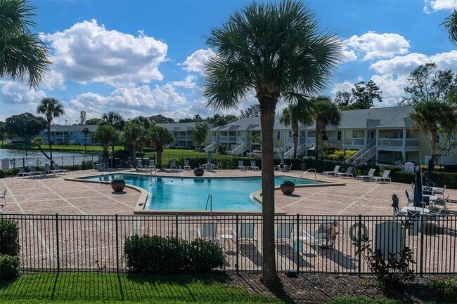 Building Photo - 102 Pompano Dr SE