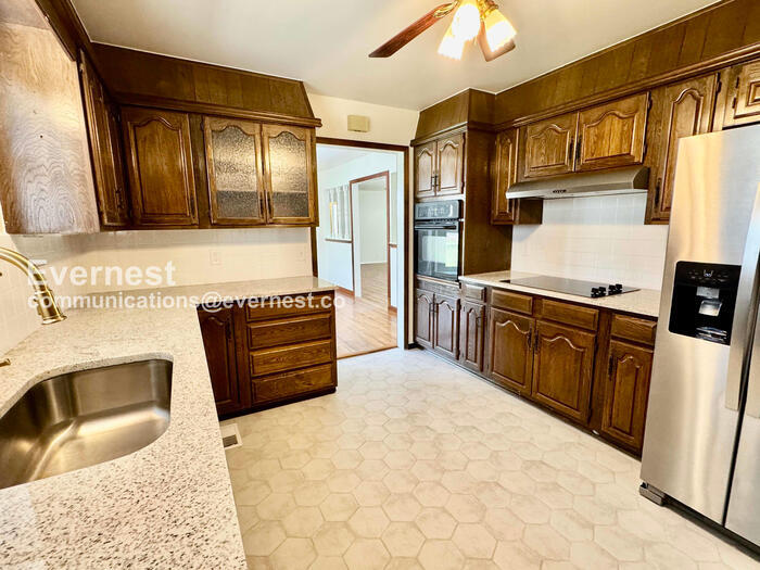 Building Photo - 11811 E 91st St