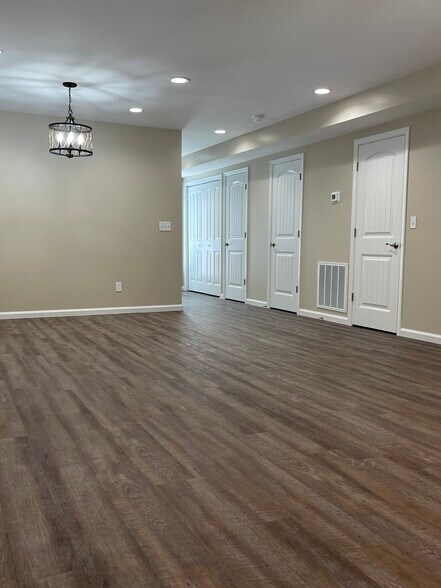 Building Photo - 713 Adkins St