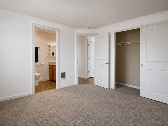Building Photo - 510 SE 157th Ave