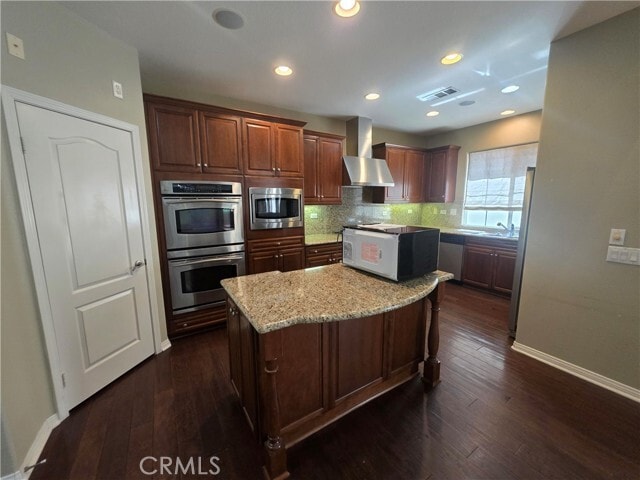 Building Photo - 71 Wonderland