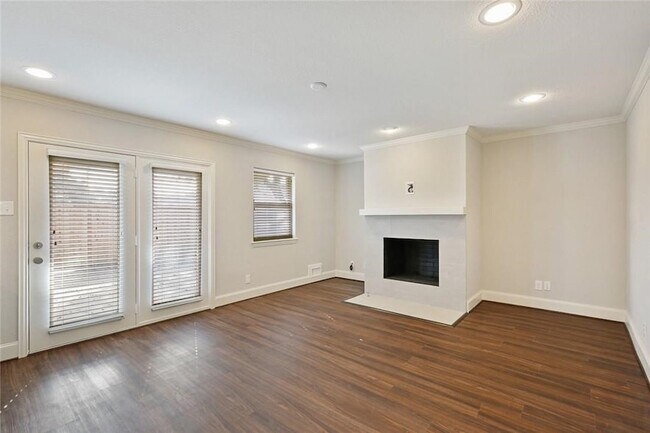 Building Photo - 9015 Villa Park Cir