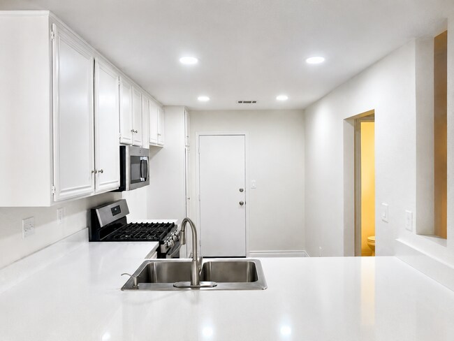 Building Photo - 28142 Bobwhite Cir