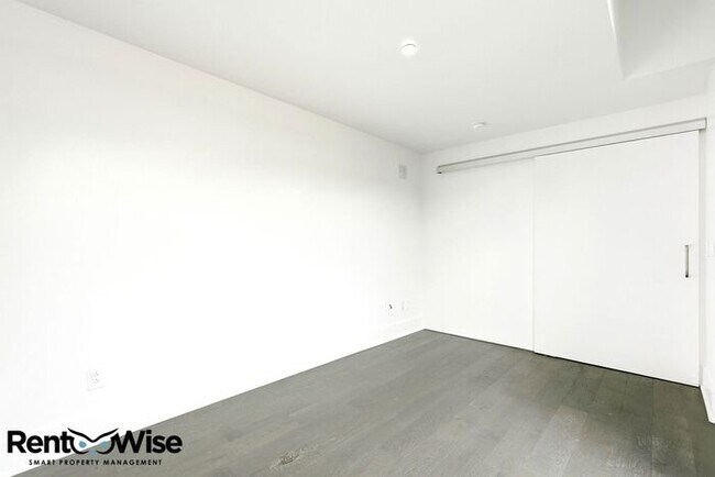 Building Photo - 1075 Market St