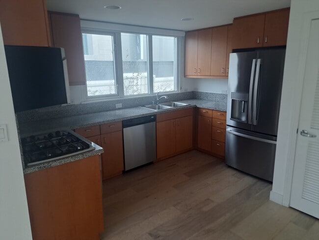 Building Photo - 875 G St