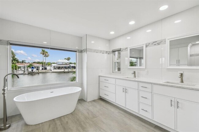 Building Photo - 3938 Versailles Dr