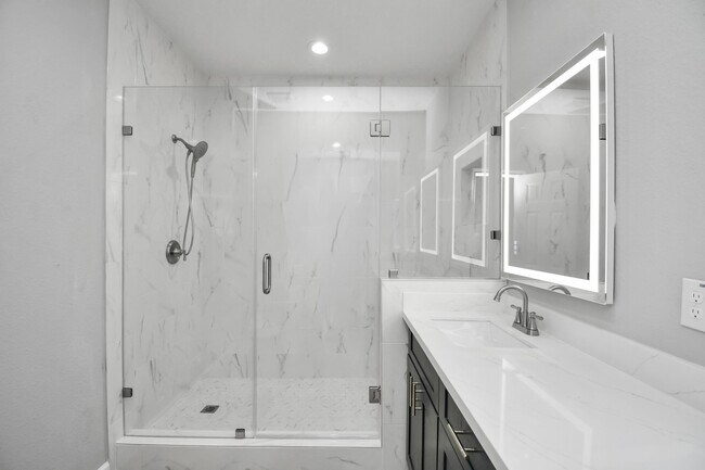 Building Photo - 5941 Southlea St