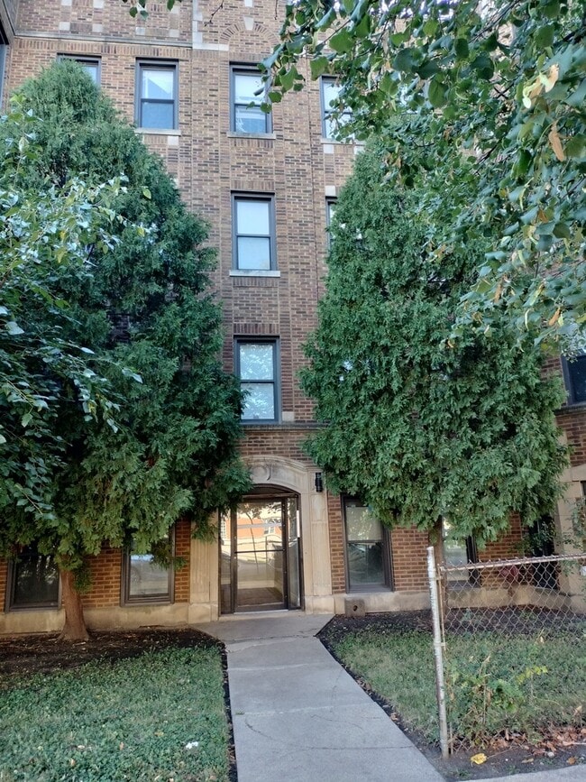 Primary Photo - 8000 S Hermitage Ave