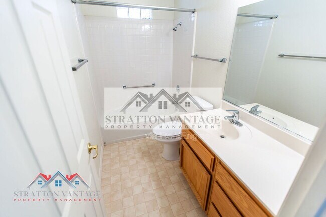 Building Photo - 10864 E Lindner Ave