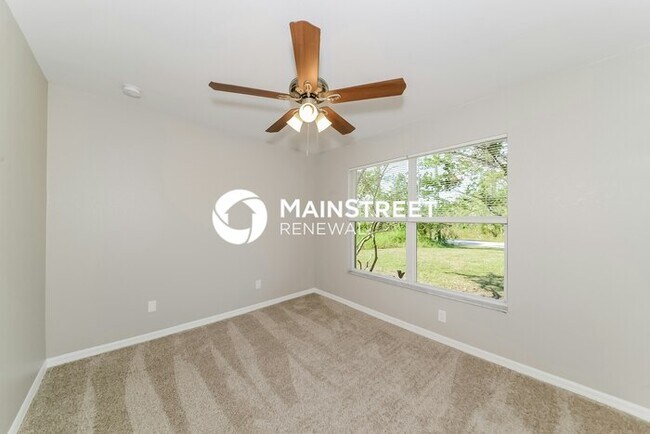 Building Photo - 4 Bedroom Pet-Friendly Home in NORTH PORT, FL with Main Street Renewal