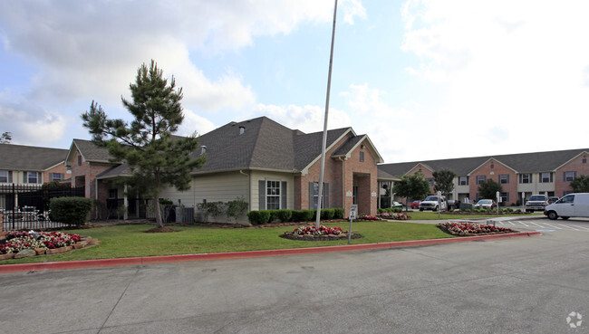 Building Photo - Townhomes of Bay Forest