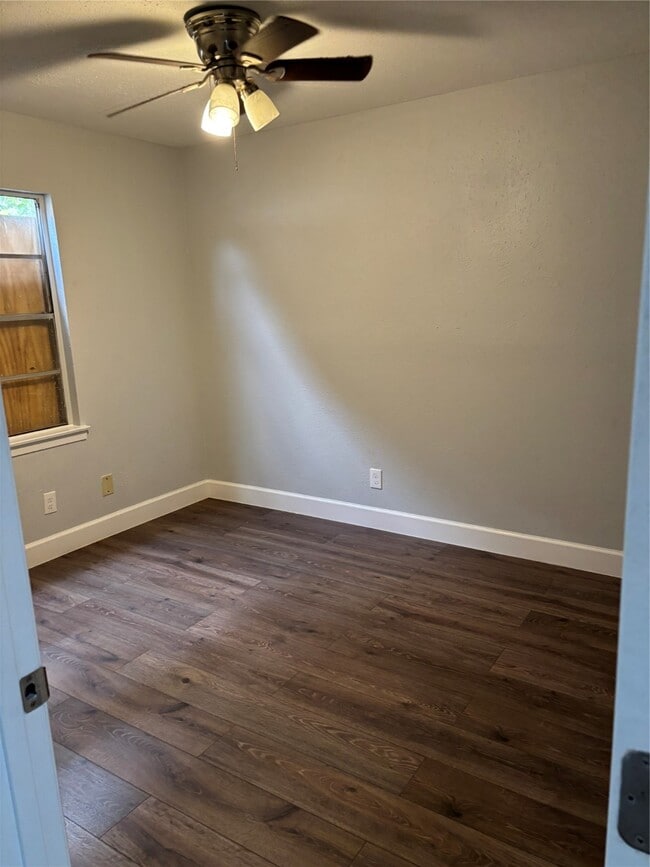 Building Photo - 4115 Tidewater Dr