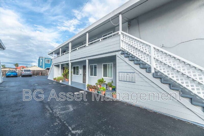 Building Photo - 1875 Powell St