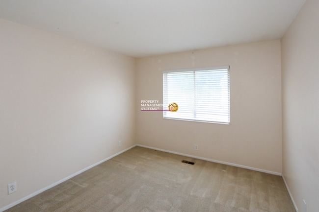 Building Photo - 601 E 4010 S