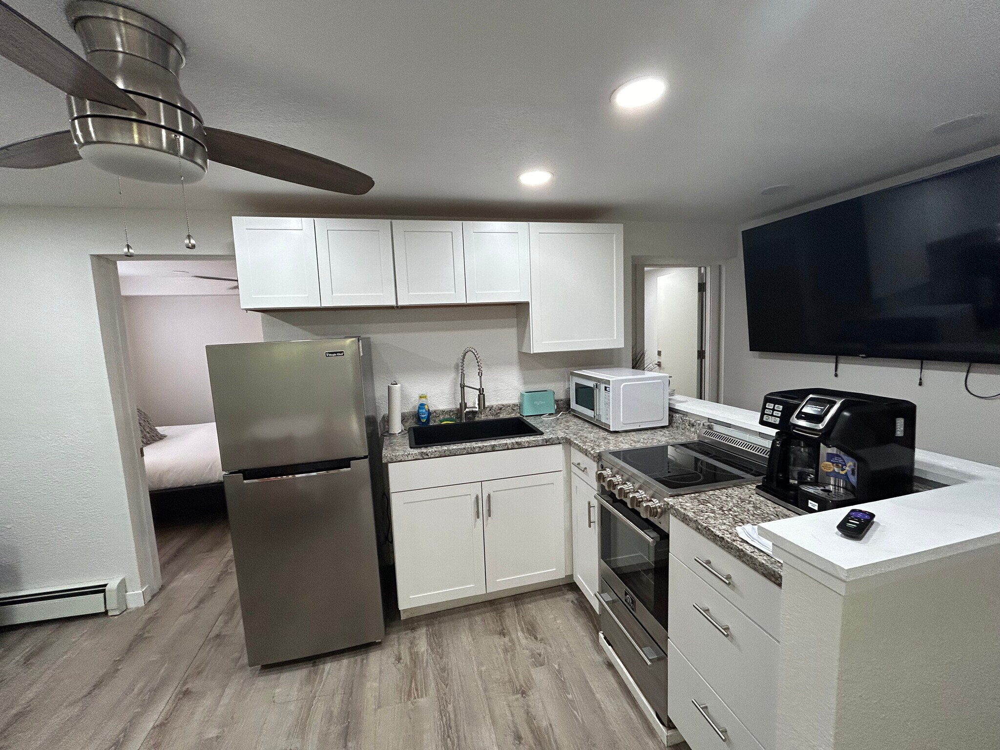 #1 Full Kitchen - 9305 Chipita Park Rd
