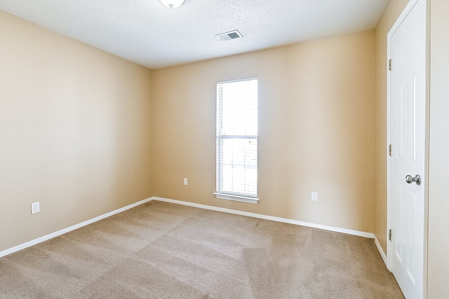 Building Photo - 9150 Belmont Dr