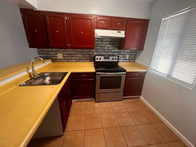 Building Photo - 1224 Dana Dr