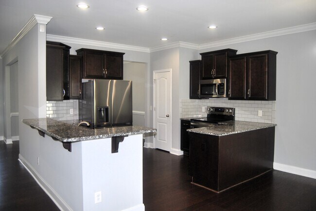 Building Photo - 5797 Highland Grove Dr