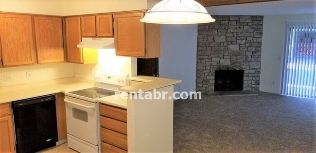 Building Photo - Spacious Snowbird Condo in Lakewood for Re...