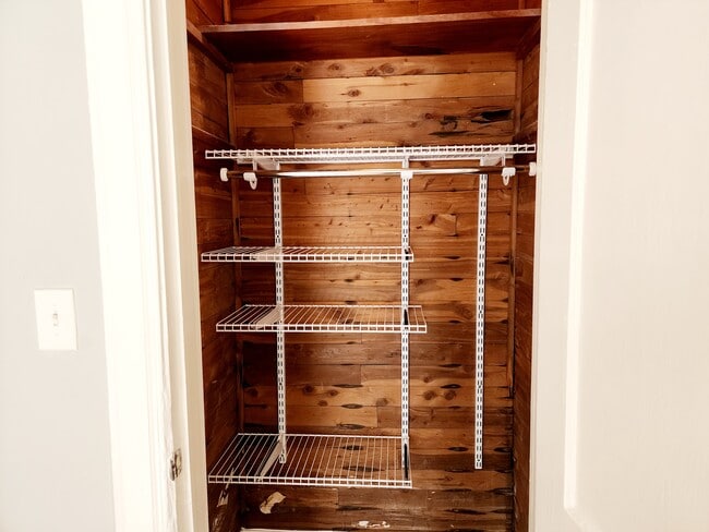 Building Photo - 2333 Pauline St