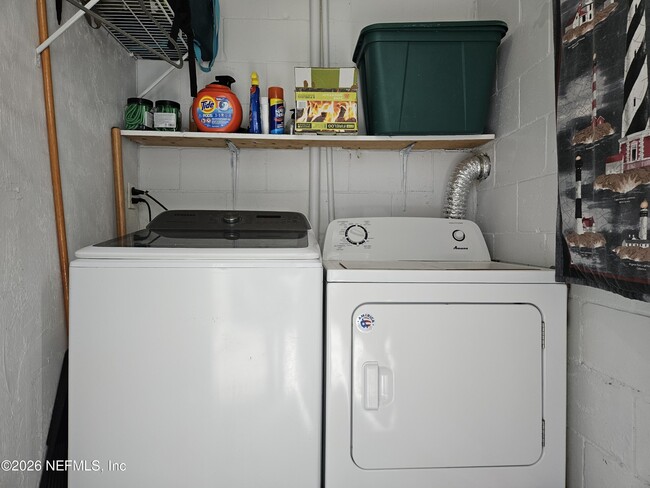 Building Photo - 4302 Seagate Ln N