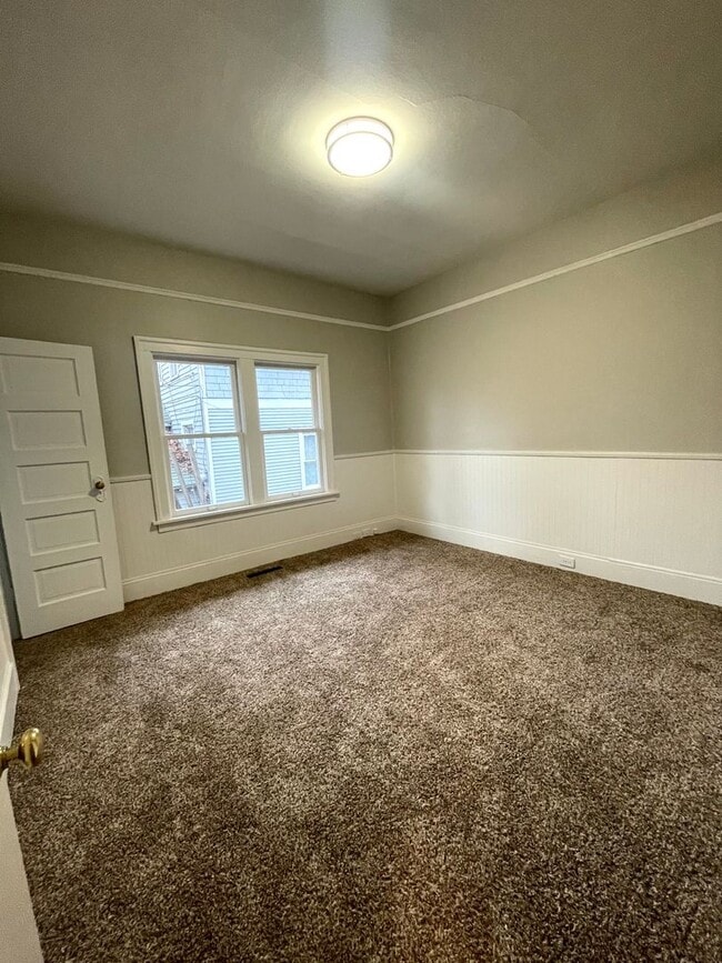 Building Photo - 3 Bedroom 1 Bath Home