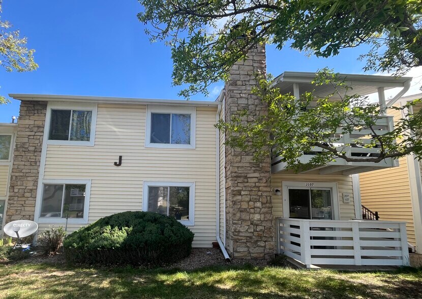 Building Photo - 8555 Fairmount Dr