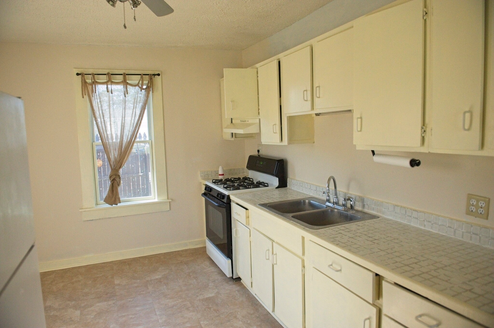 Building Photo - 1387 Central Ave