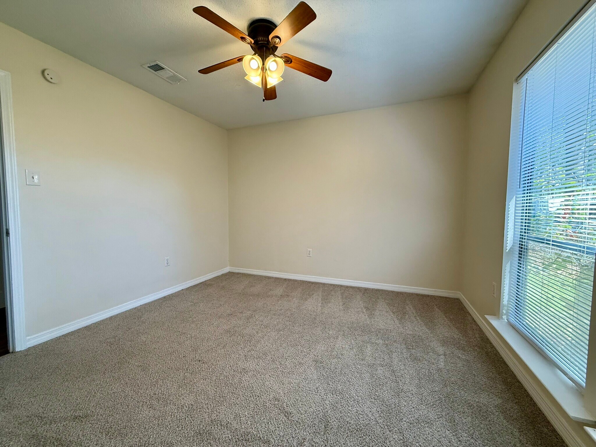 Building Photo - 129 Mead Ct