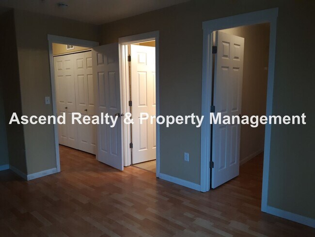 Building Photo - Sexton Mtn 3 Bed End Unit Townhome, Huge G...