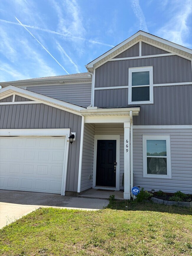 Building Photo - Beautiful Spartanburg home right off I-85, Available Now!!